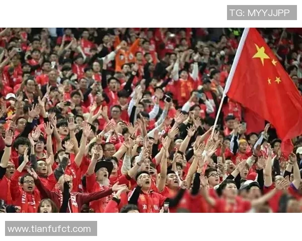 罗斯球迷足球热潮席卷全国球迷文化与赛事激情交融